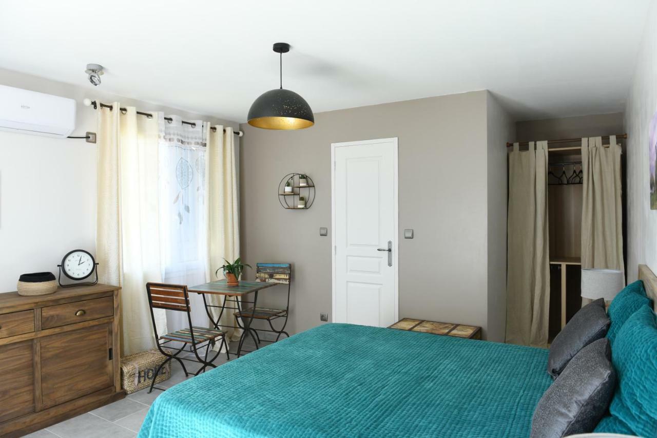 Chambre D'Hotes Du Charme Provencal Sénas エクステリア 写真